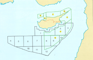 מפה 2: החפיפה בין הבלוקים המורשים של ה-KKTC לבלוקים המורשים של קפריסין. מקור:Prio Cyprus Centre ‏(2013) 