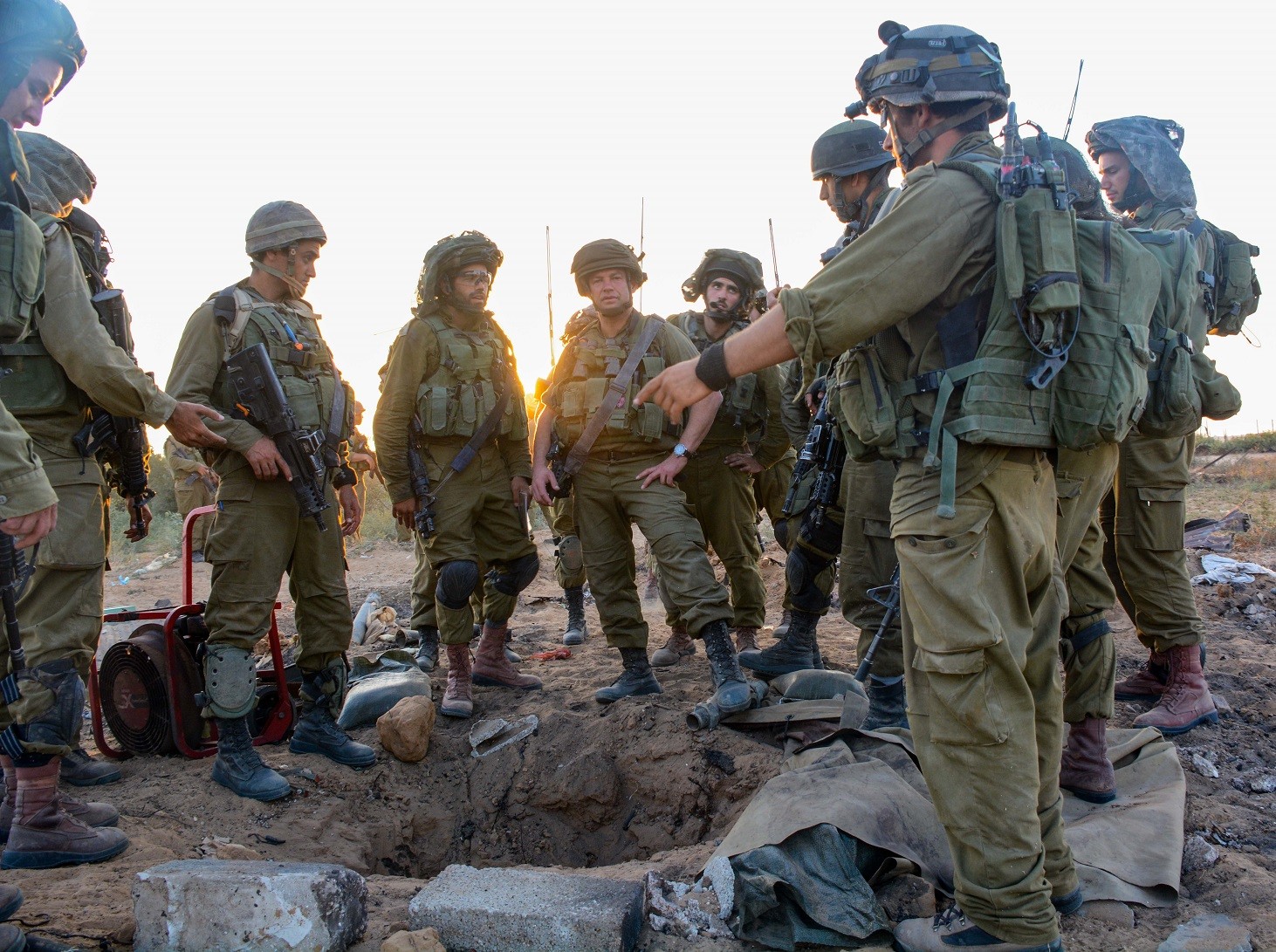 idf_paratroopers_operate_within_gaza