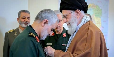 qasem_soleimani_received_zolfaghar_order_from_ali_khamenei_1