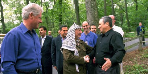 Former US President Bill Clinton, former Palestinian leader Yasser Arafat and former Israeli PM Ehud Barak