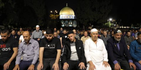 Palestinian muslims pray at al-Aqsa mosque in Jerusalem