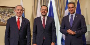 Cypriot President Nikos Christodoulides (C) meets with Greek Prime Minister Kyriakos Mitsotakis (R) and Israeli Prime Minister Benjamin Netanyahu