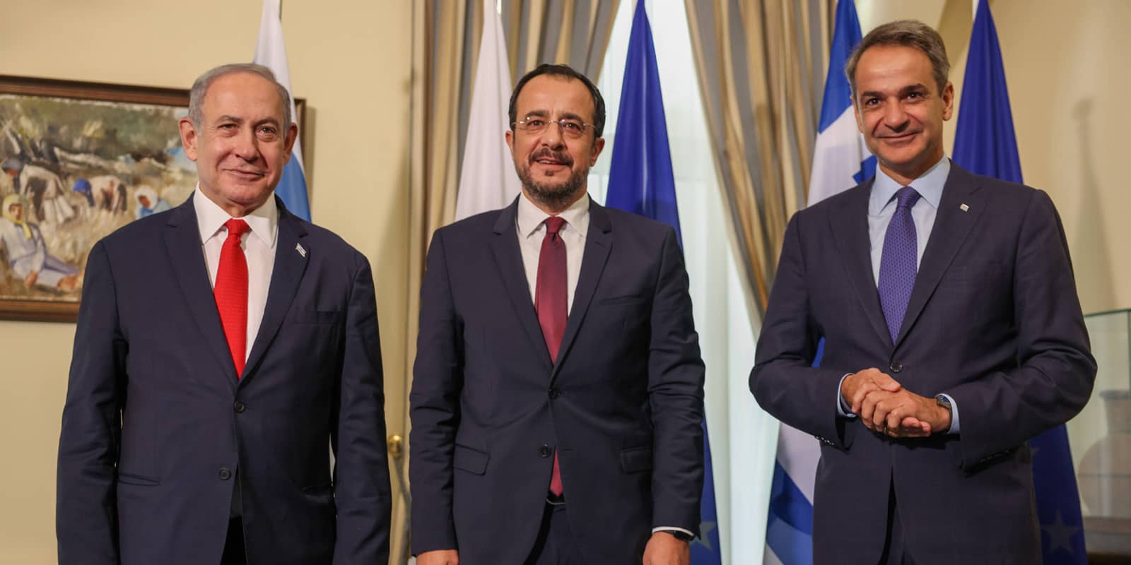 Cypriot President Nikos Christodoulides (C) meets with Greek Prime Minister Kyriakos Mitsotakis (R) and Israeli Prime Minister Benjamin Netanyahu