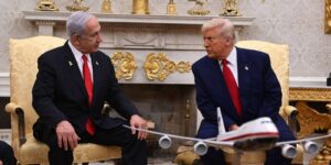 April 7, 2025, Washington, D.C, District Of Columbia, United States of America: US President DONALD TRUMP welcomes Israeli Prime Minister BENJAMIN NETANYAHU at the White House. The two discuss tariff relief, Gaza and growing tensions with Iran. Trump says the US will hold direct talks with Iran while meeting the press in the Oval Office. Washington, D.C United States of America - ZUMAi99_ 20250407_zip_i99_003 Copyright: xAvixOhayon IsraelxGpox