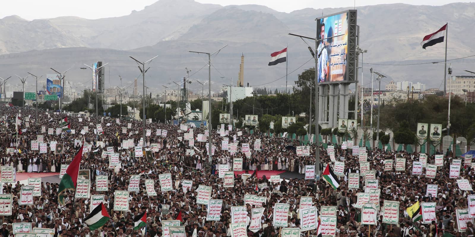 Supporters of the Houthi movement