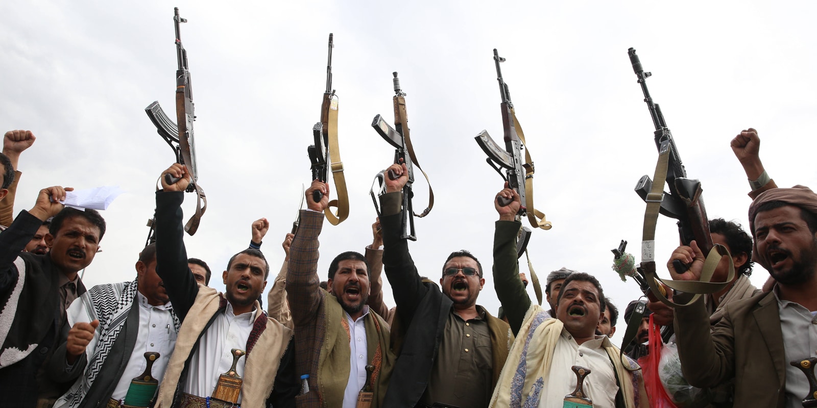 YEMEN HOUTHIS USA ISRAEL CONFLICT Houthi supporters shout slogans and hold up weapons during a protest against the US and Israel, in Sana a, Yemen, 08 August 2025. IMAGO Sanaa Yemen Copyright: xHamzaxAlix