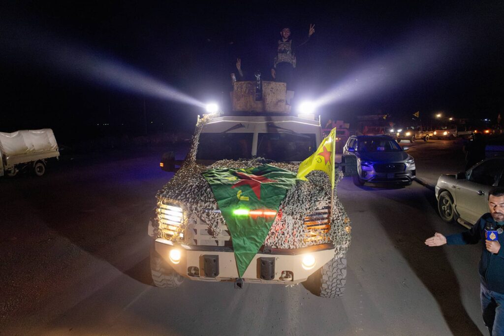 SDF armored vehicle in the Hasakah countryside during withdrawal from front lines under the agreement with the Syrian government, February 10, 2026. Photo: IMAGO / Middle East Images.
