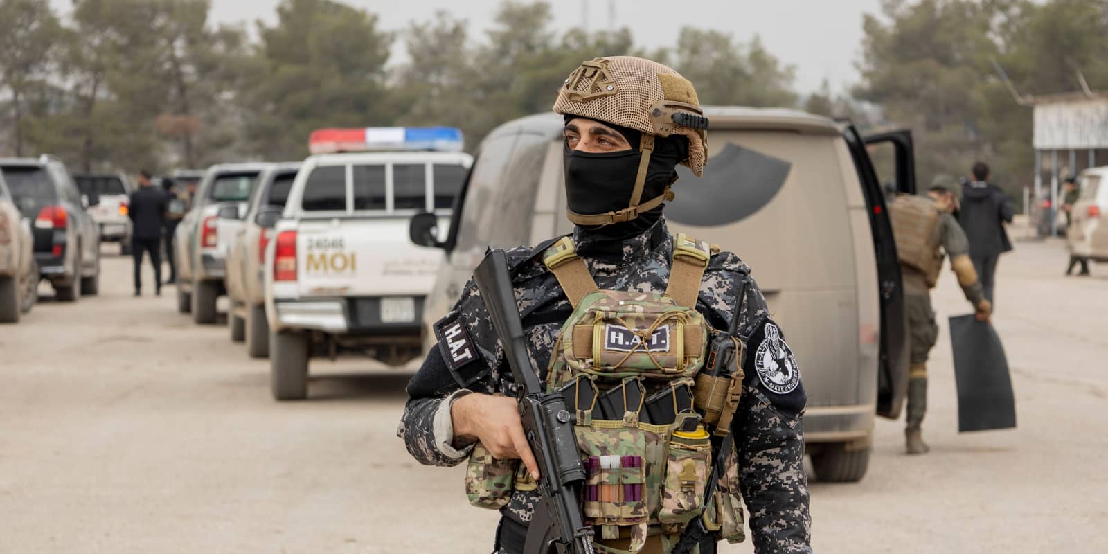 Syrian security forces accompany an official delegation in Hasakah, February 9, 2026, conducted under the January agreement between the Syrian government and the SDF. Photo: IMAGO / Middle East Images.
