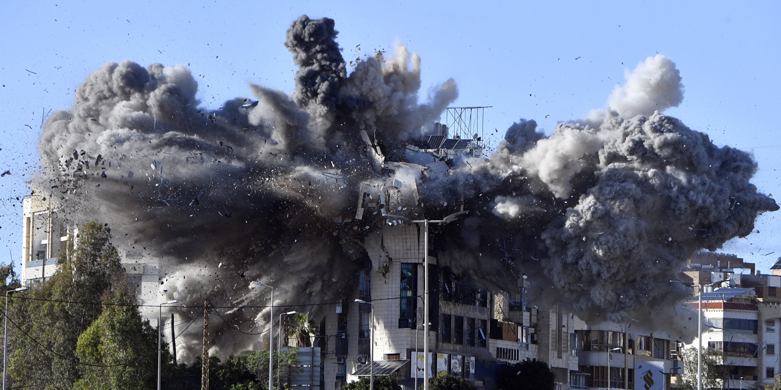 The Israeli army bombed a building in the Dahieh area of Beirut BEIRUT, LEBANON - MARCH 31: Black smoke rises during an explosion caused by an Israeli warplane bombing the upper floor of a building in the Dahieh area in the south of Beirut, Lebanon on March 31, 2026. Houssam Shbaro Anadolu Beirut Lebanon. Editorial use only. Please get in touch for any other usage. Copyright: x2026xAnadoluxHoussamxShbarox