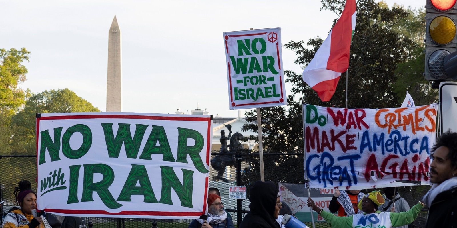 April 8, 2026, Washington, District Of Columbia, United States: Demonstrators gather near the White House in Washington, D.C. to protest U.S. involvement in the war in Iran. President Donald Trump suspended a self-imposed deadline for potential military action and agreed to a two-week ceasefire to allow for negotiations on a possible agreement linked to the reopening of the Strait of Hormuz. Washington USA - ZUMAe119 20260408_znp_e119_021 Copyright: xMehmetxEserx
