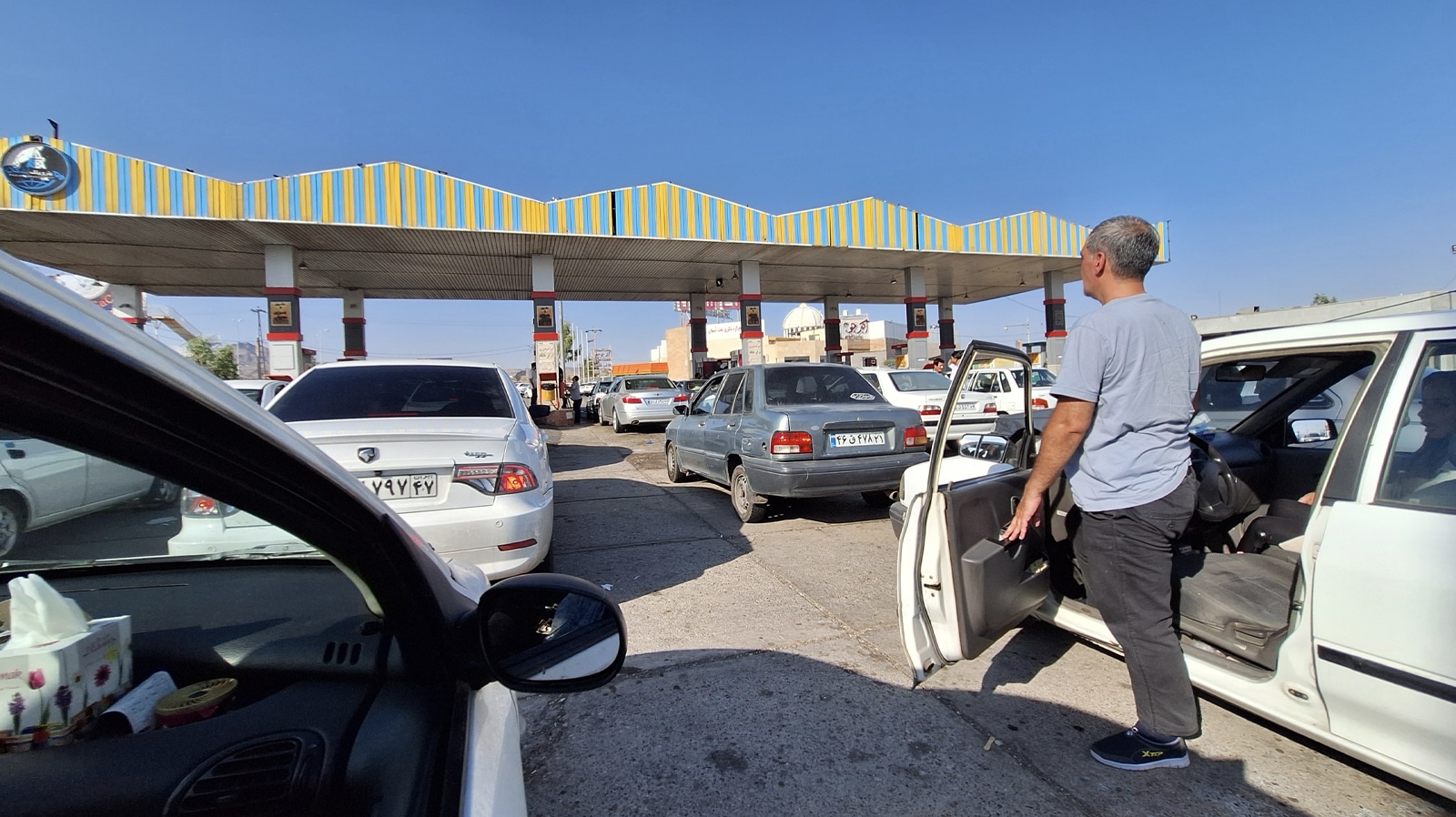 Iran, Tehran , 15 june 2025: Iranians are lining up at gas stations to refuel, there is a ten-liter limit for each car - Israel's war against Iran